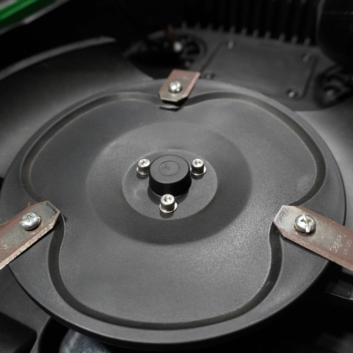 Ersatzschrauben-Set für den Messerteller der Segway Navimow i und H Serie aus Edelstahl.
