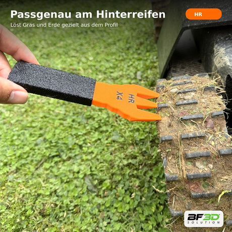 Reifen-Reinigungsspachtel HR bei der Anwendung am verschmutzten Hinterreifen eines Segway Navimow X4